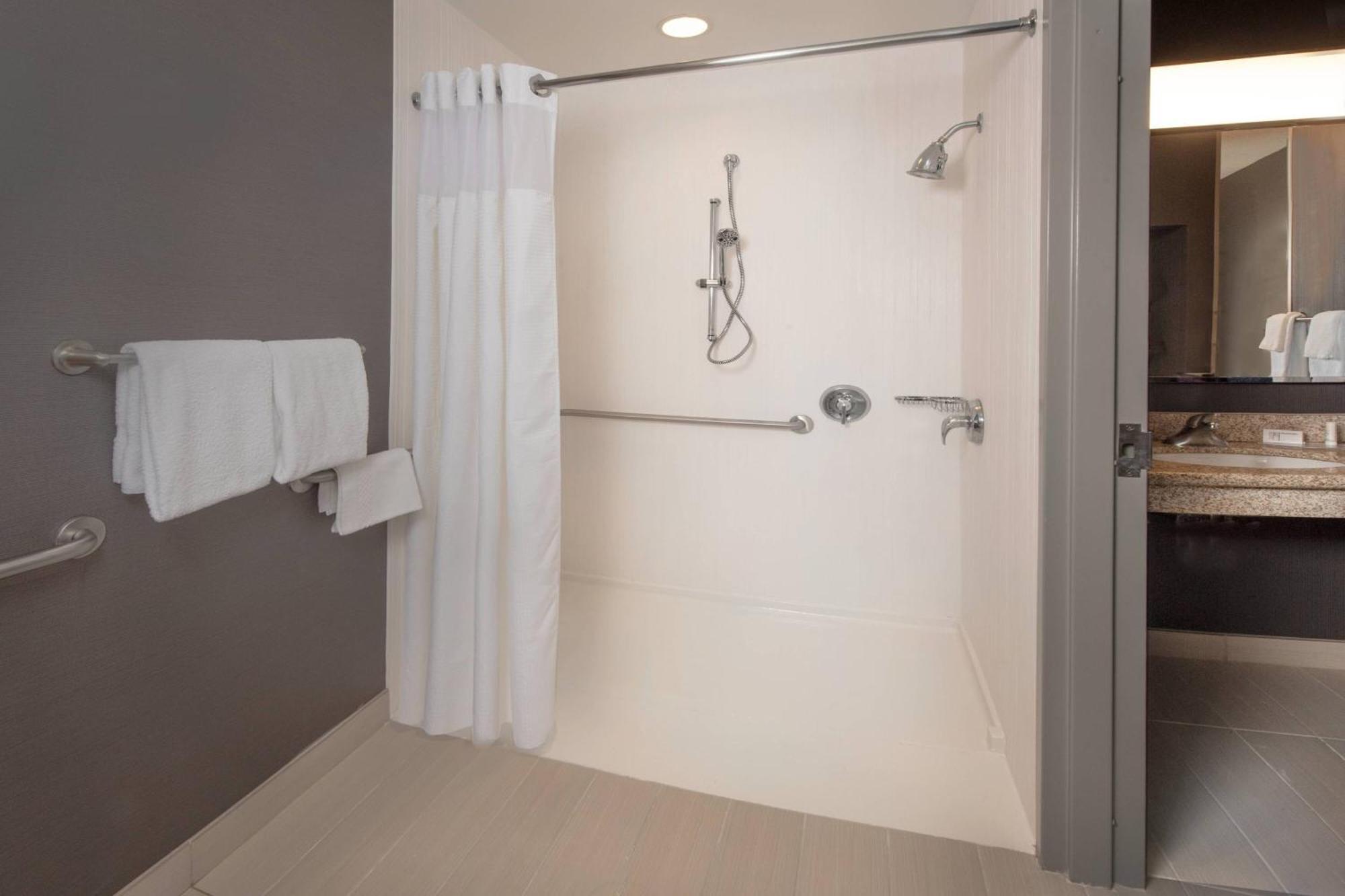 Courtyard By Marriott Frederick Hotel Eksteriør billede